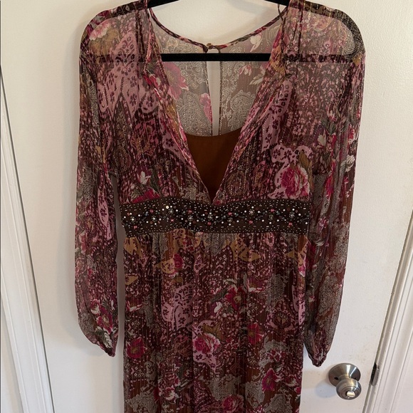 Muse Dresses & Skirts - Muse Dress Sz 6 Gorgeous Floral lace Long Sleeve Dress with Beaded Waist